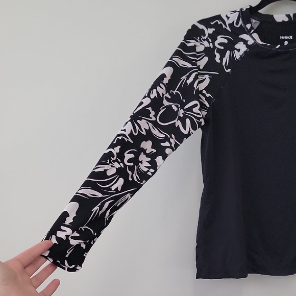 Hurley Black and White Floral Long Sleeve Tee - Picture 3 of 11